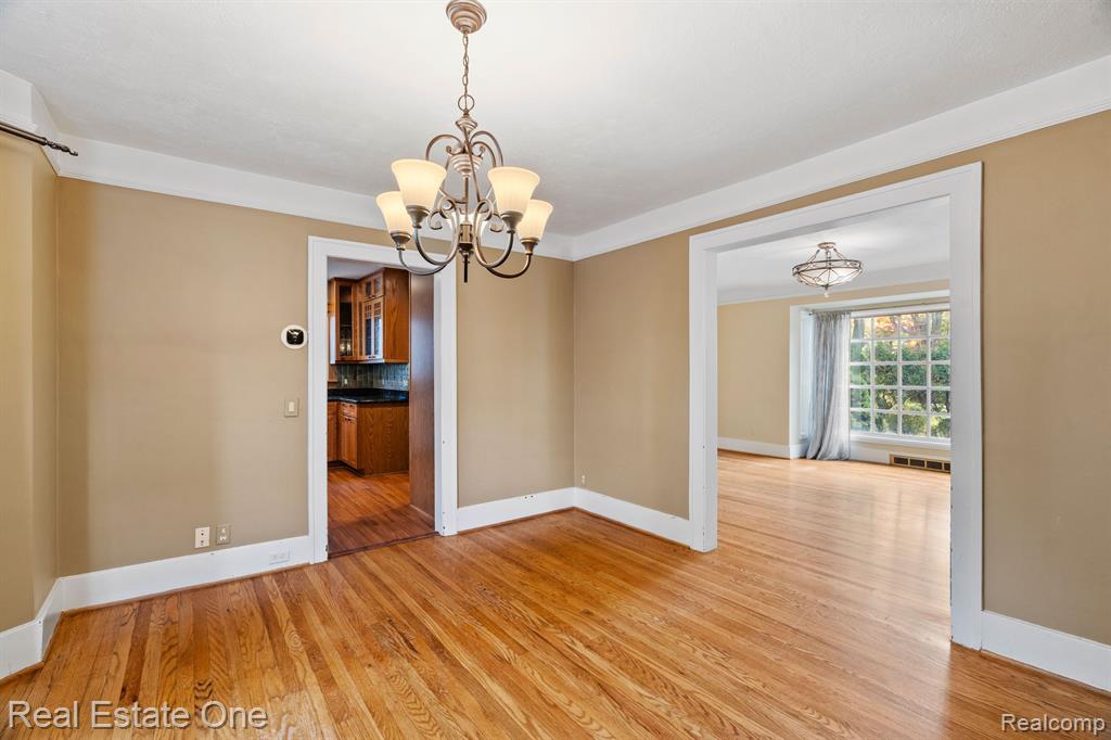 819 S HIGHLAND Street, Dearborn, MI 48124 — Photo 11