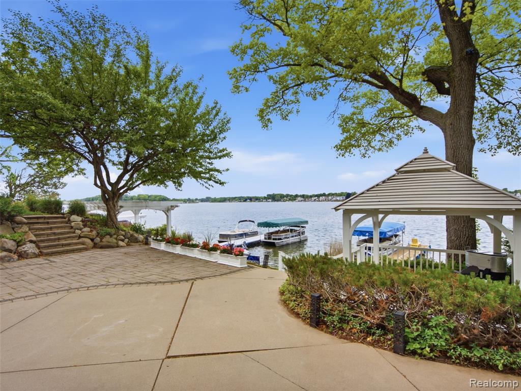 12224 Mantawauka Drive, Fenton, MI 48430 — Photo 69