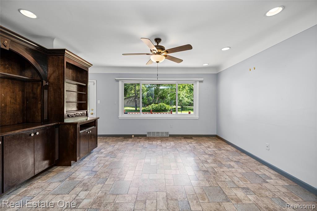 6740 Brockhurst Boulevard, West Bloomfield, MI — Photo 11
