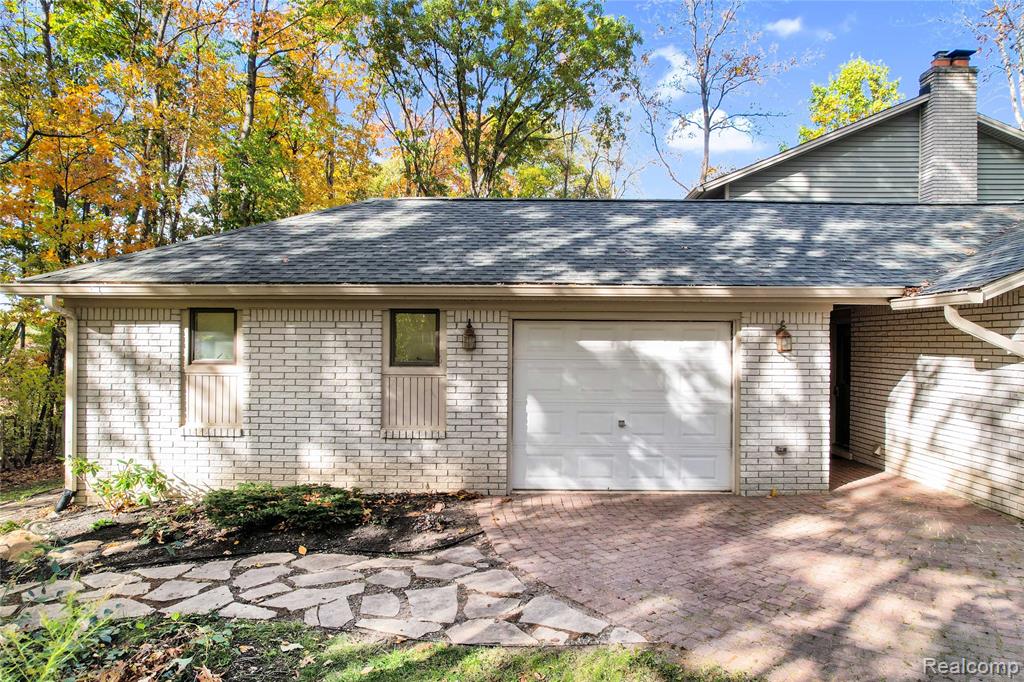 5180 Glenway Drive, Brighton, MI 48116 — Photo 36