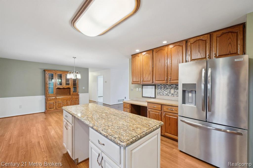 6452 E MAPLE Avenue, Grand Blanc, MI 48439 — Photo 12