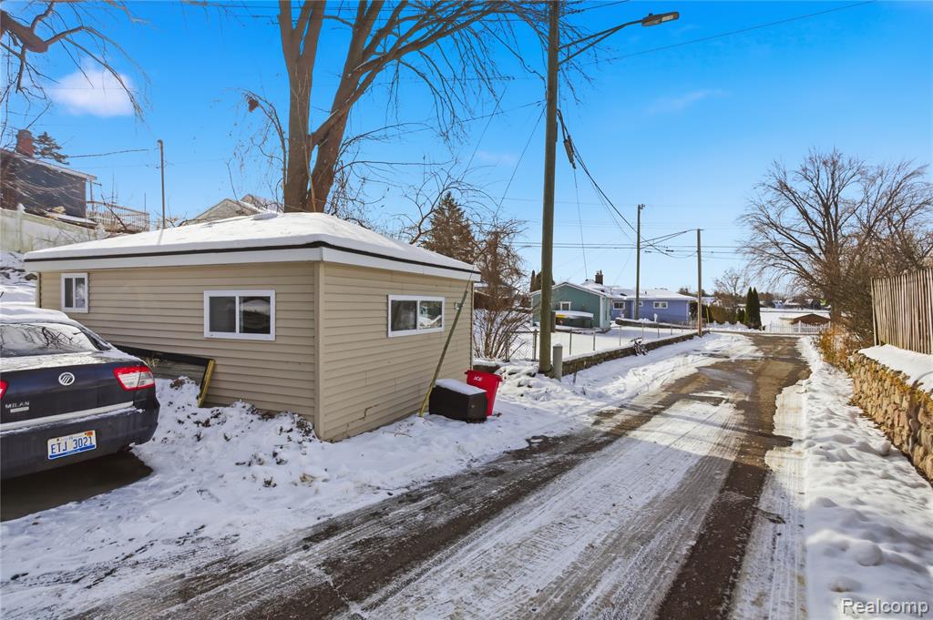 707 Buena, Lake Orion, MI, 48362