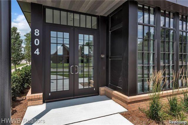 804 N MAIN Street, Rochester, MI 48307 — Photo 2