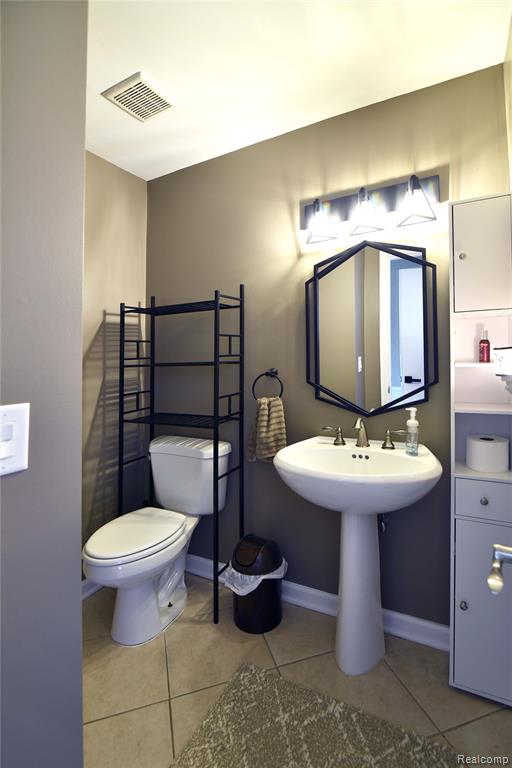 9693 BURNING TREE Drive, Grand Blanc, MI 48439 — Photo 40