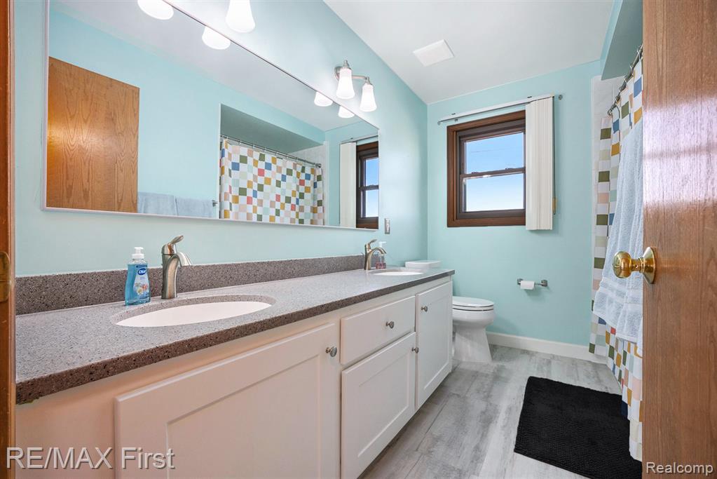 43373 Brooks Drive, Clinton Twp, MI 48038 — Photo 22