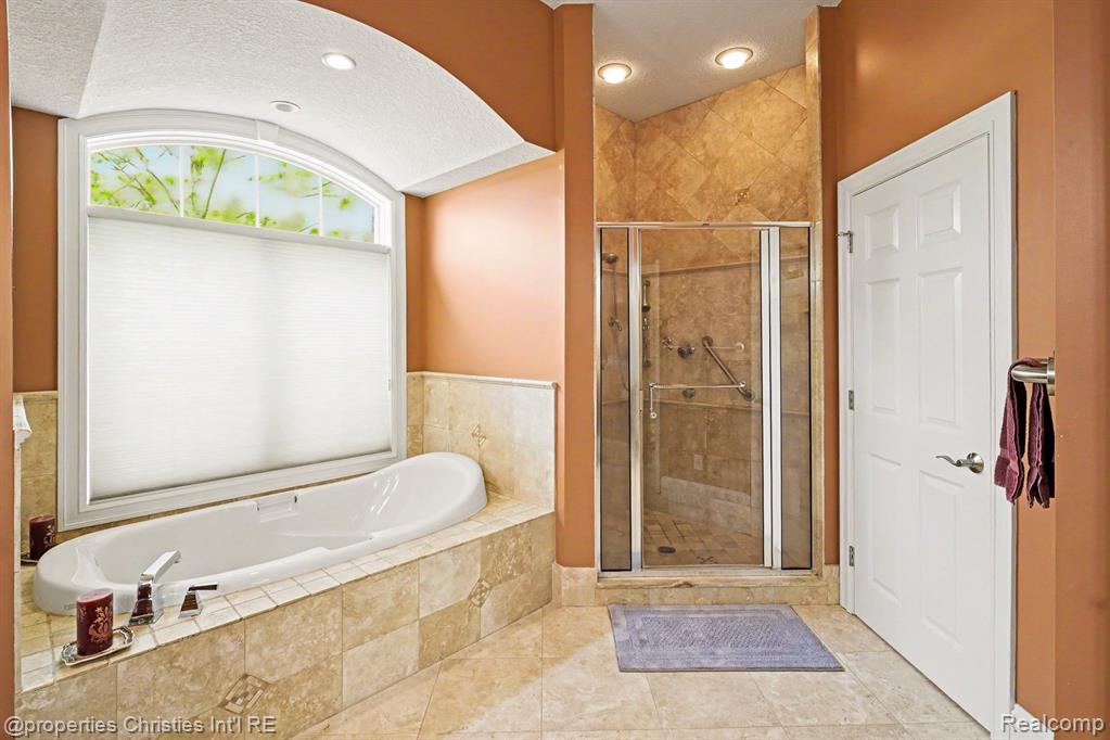 16987 Kings Fairway Lane, Grand Blanc, MI 48439 — Photo 33