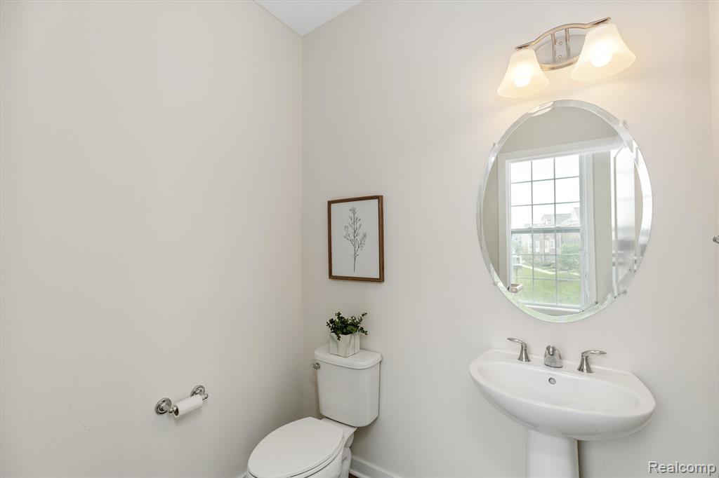 2846 RIDINGTON Road, Ann Arbor, MI 48105 — Photo 10