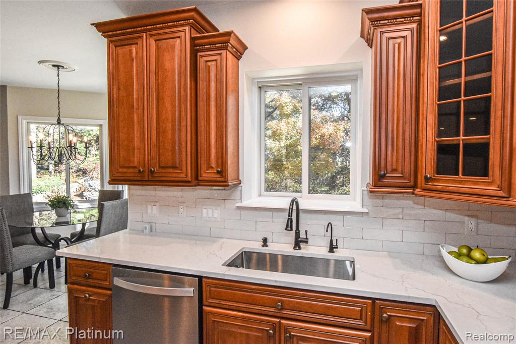4215 Rolling Pines Court, Commerce Twp, MI 48382 — Photo 23