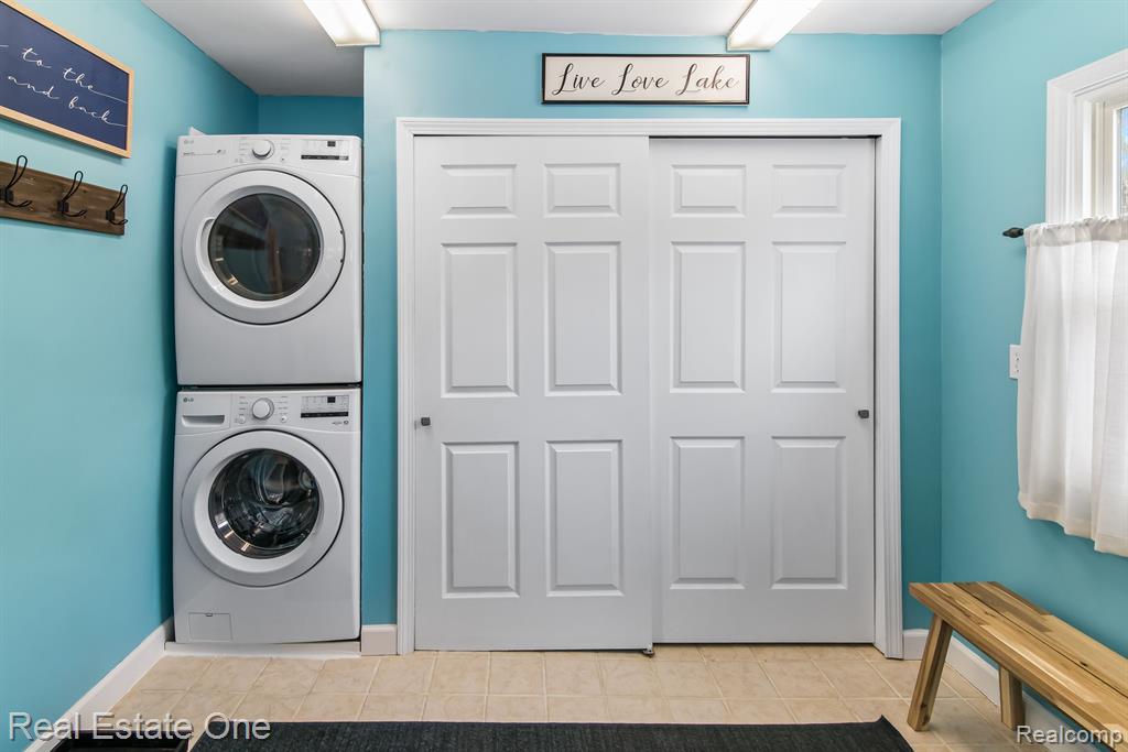 8831 Lagoon Drive, Brighton, MI 48116 — Photo 8