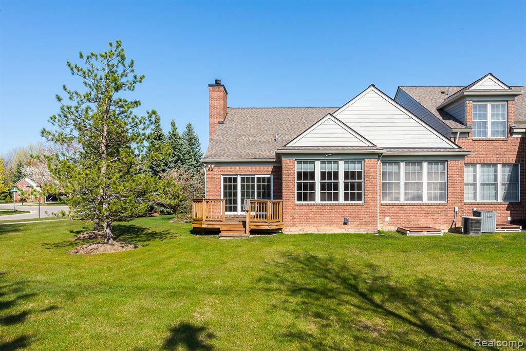 17059 BIRCHWOOD Drive, Northville, MI 48168 — Photo 19
