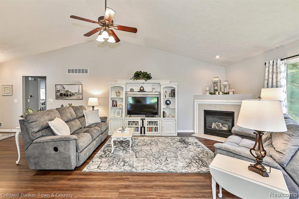 476 HOSTA, Howell, MI 48843 — Photo 9