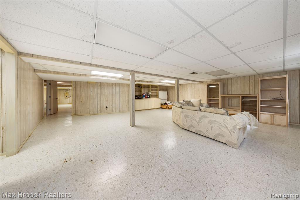4619 MAURA Lane, West Bloomfield, MI 48323 — Photo 34