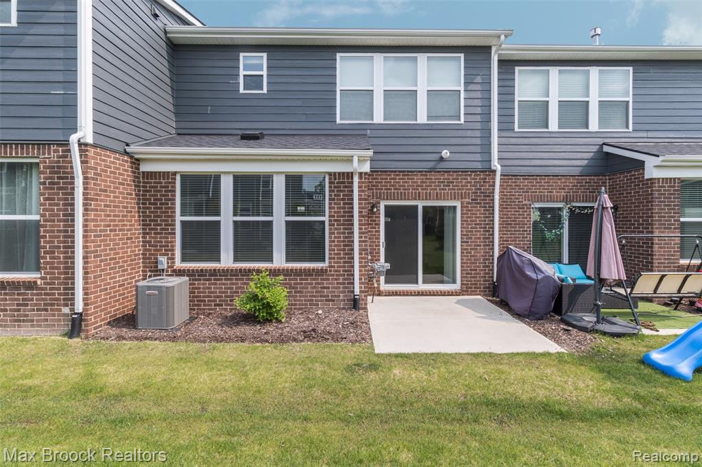 43474 CHANCELLOR Lane SE, Novi, MI — Photo 31