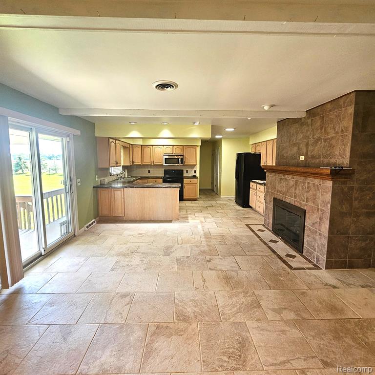 9233 SMITHS CREEK Road, Wales, MI — Photo 10