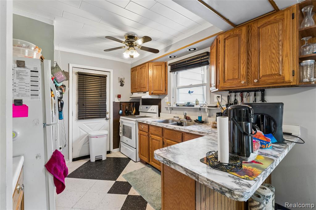 11472 E Lippincott Boulevard, Davison, MI 48423 — Photo 12
