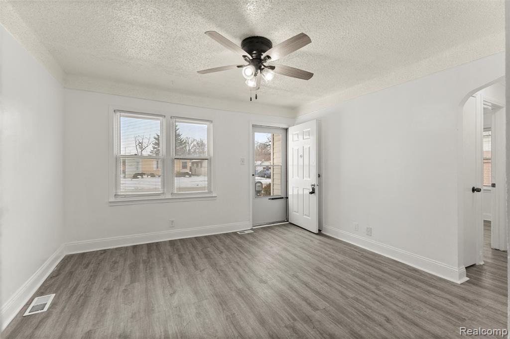 4721 Jackson Street, Dearborn Heights, MI 48125 — Photo 4