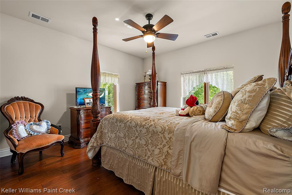 328 S Broadway Street, Lake Orion, MI 48362 — Photo 78