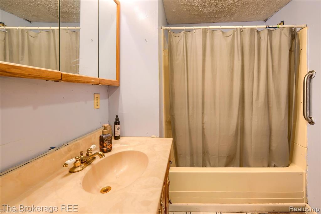 2453 Clarice Avenue, Burton, MI 48519 — Photo 16