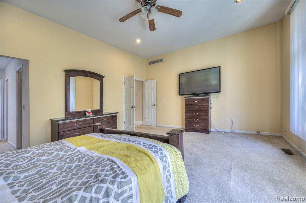 6460 Charles Drive, West Bloomfield, MI — Photo 32