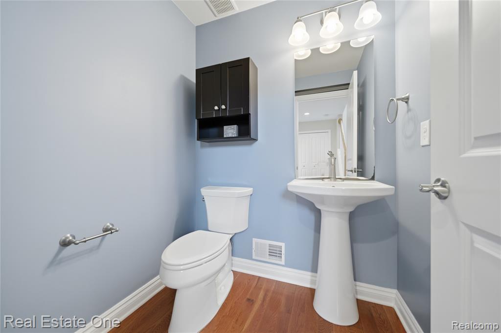 8915 Gittins Street, Commerce Twp, MI 48382 — Photo 14