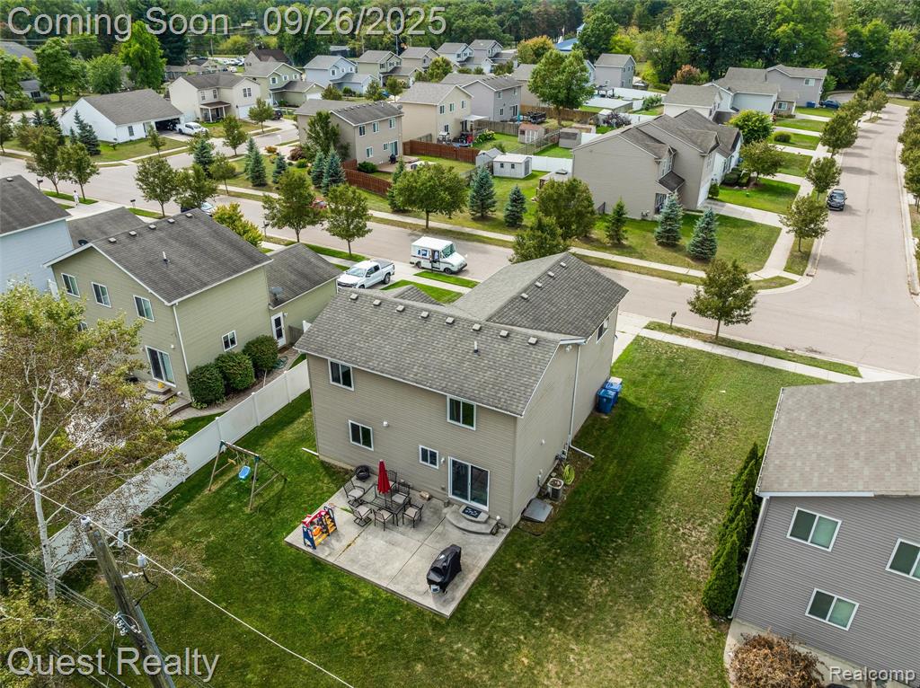 70 Fountain Park Drive, Waterford, MI 48327 — Photo 28