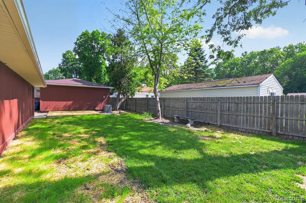 4841 Fenmore Avenue, Waterford, MI 48328 — Photo 27