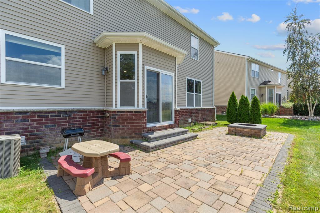 28547 Oakmonte Circle E, New Hudson, MI 48165 — Photo 46