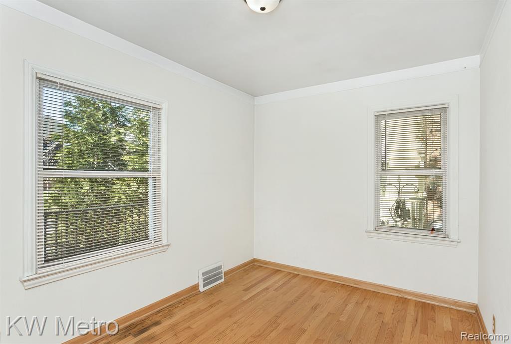706 N REMBRANDT Avenue, Royal Oak, MI 48067 — Photo 18