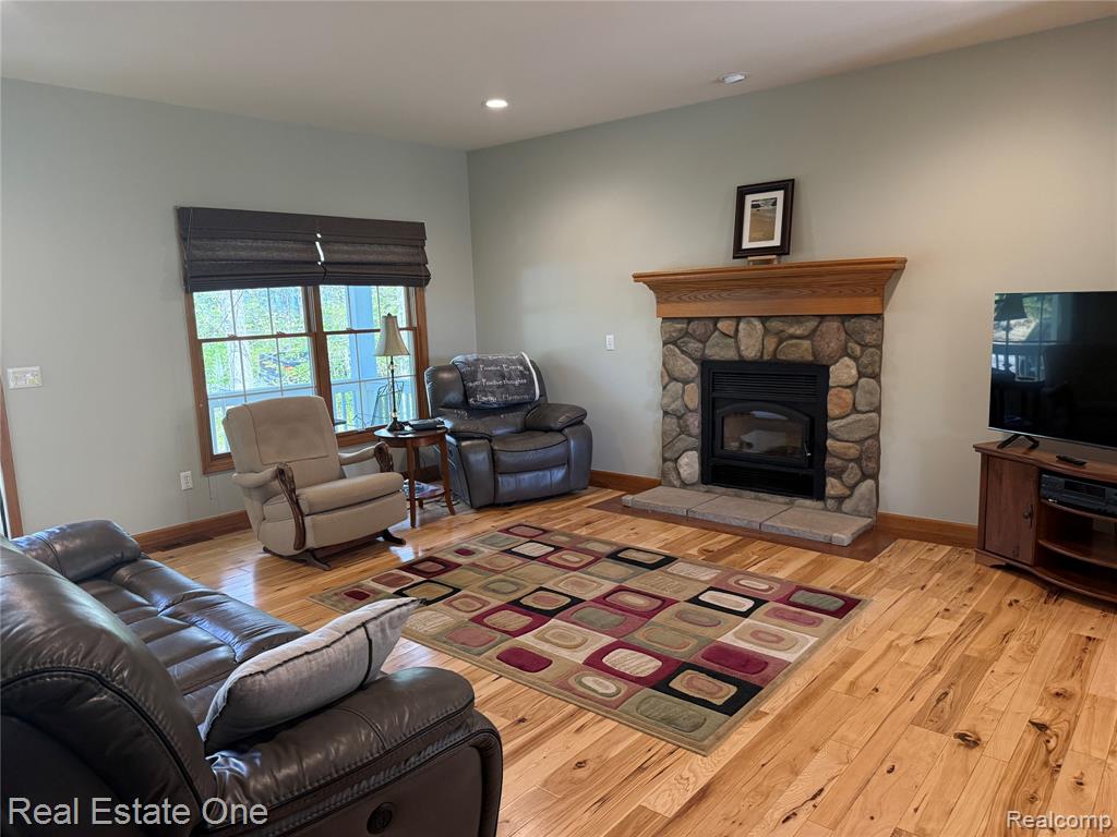 1374 Blue Heron Drive, Highland, MI — Photo 2