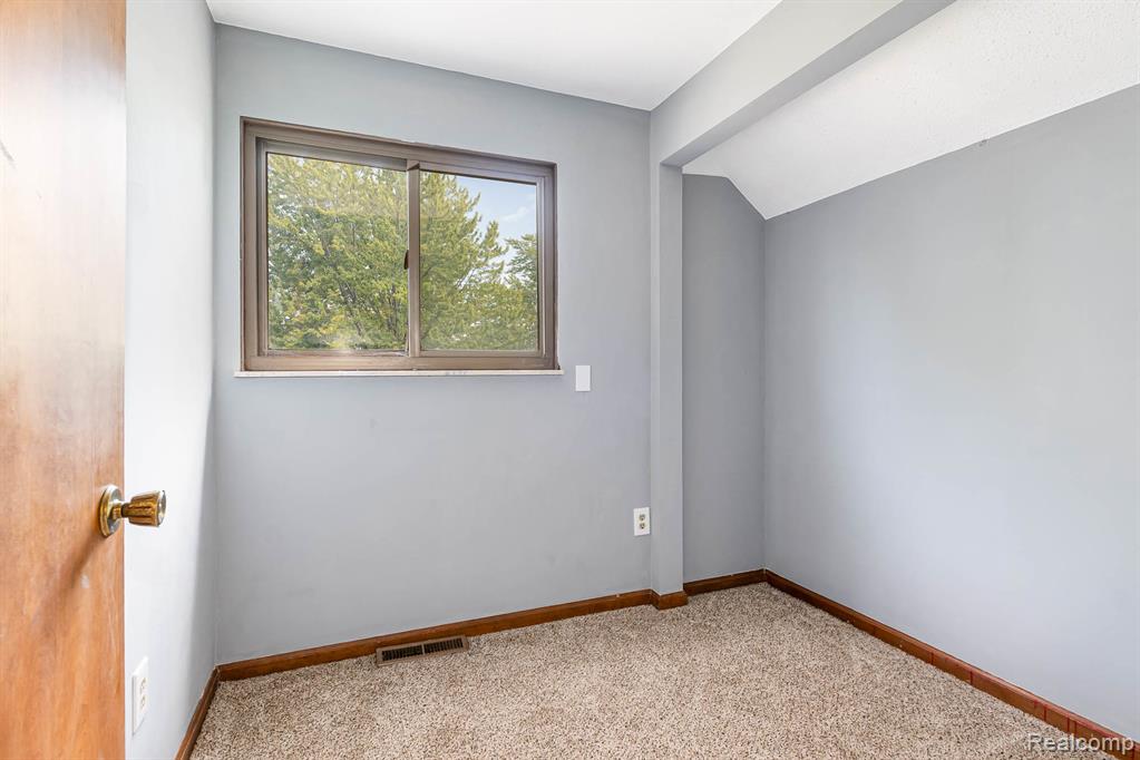 5430 Tittabawassee Road, Saginaw, MI 48604 — Photo 17