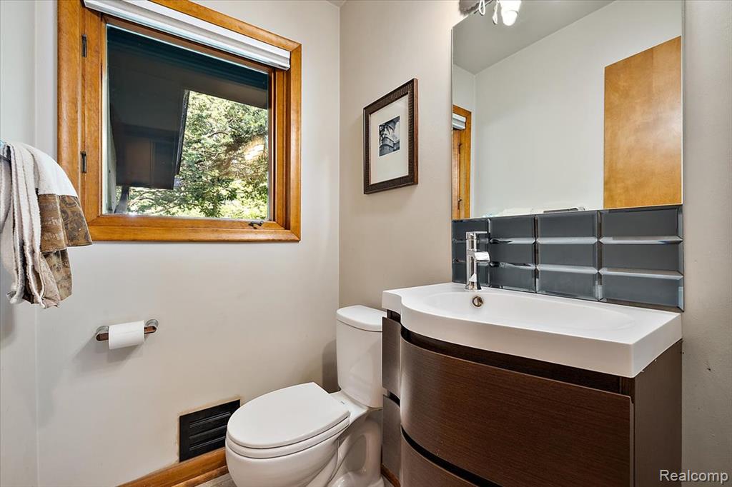 7315 Lindenmere Drive, Bloomfield Hills, MI 48301 — Photo 20