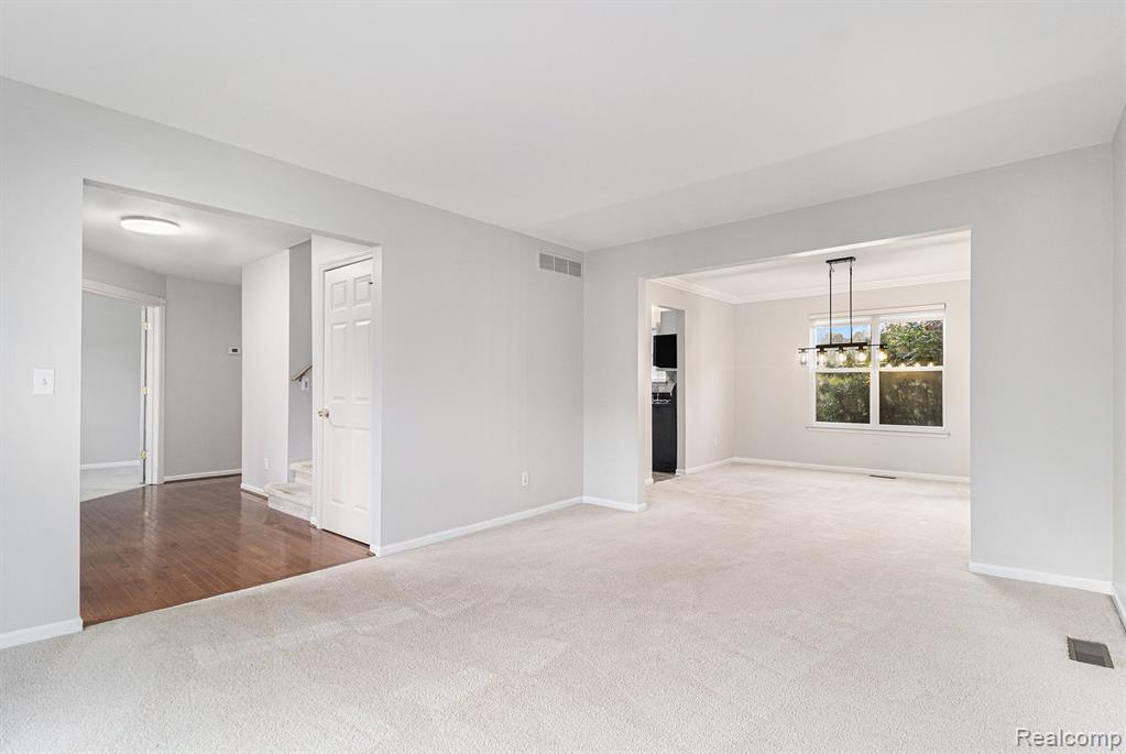 855 DRAKESHIRE Drive, Walled Lake, MI 48390 — Photo 8