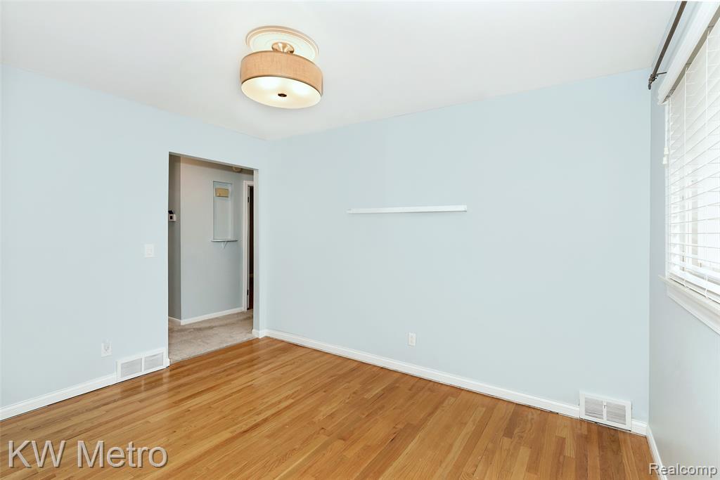 936 E Katherine Avenue, Madison Heights, MI 48071 — Photo 13