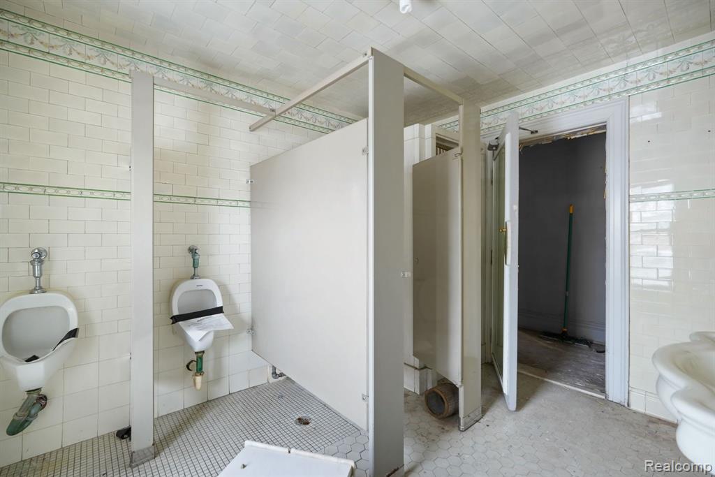 649 VAN DYKE Street, Detroit, MI 48214 — Photo 43
