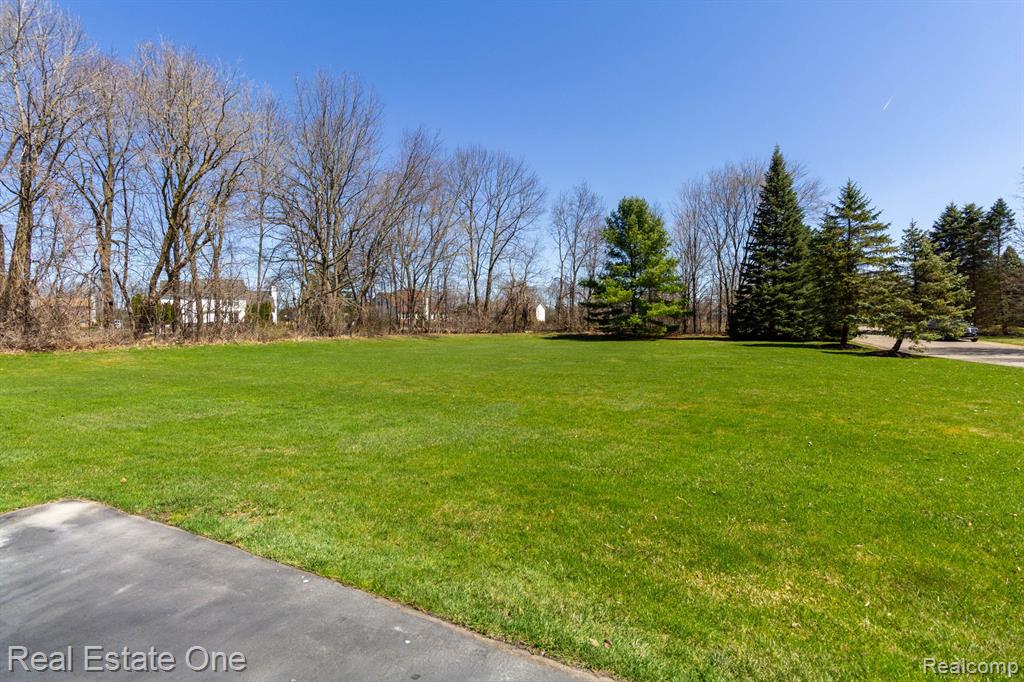 60608 S LYON Trail, South Lyon, MI 48178 — Photo 47