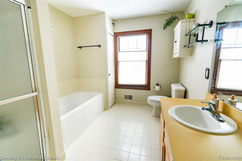 1464 Four Seasons Drive, Howell, MI 48843 — Photo 45