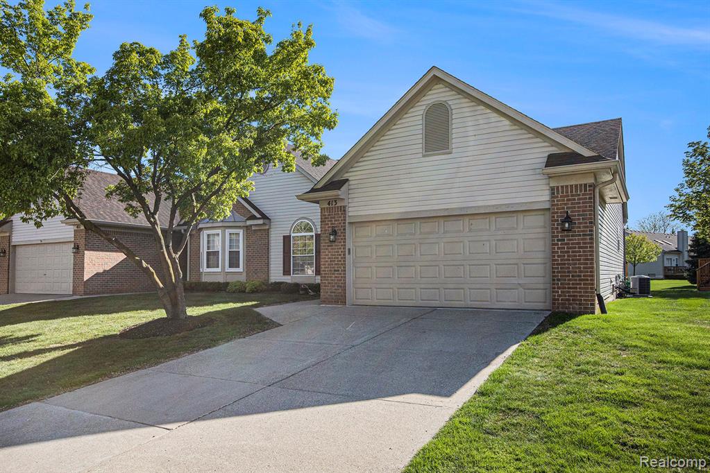 413 MULBERRY Drive, Commerce Twp, MI 48390 — Photo 3