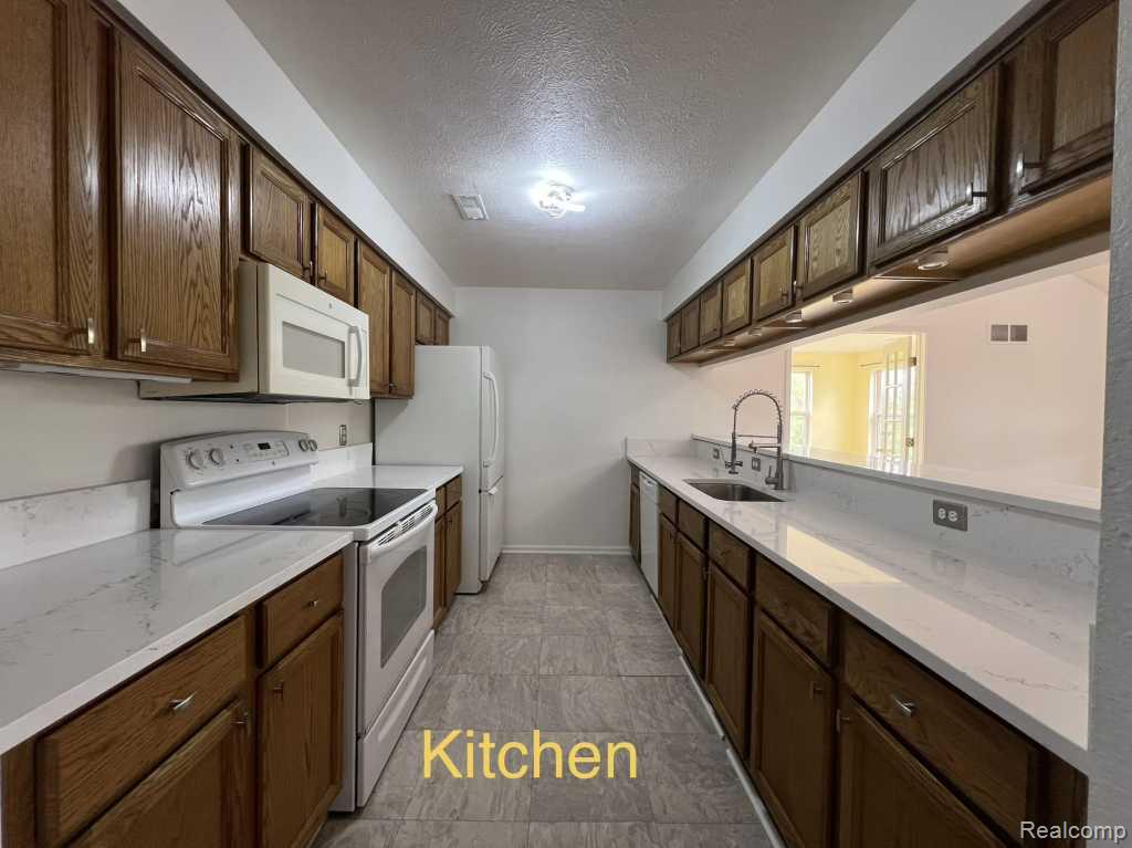1245 Heatherwood Lane, Ann Arbor, MI 48108 — Photo 15