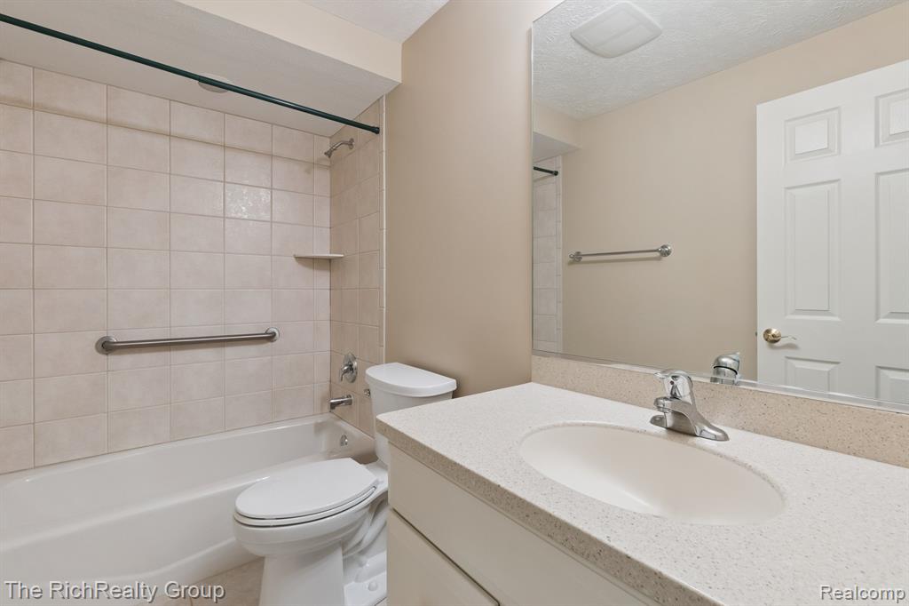 4172 Hamlet Cove, 14, Bath, MI 48808 — Photo 17