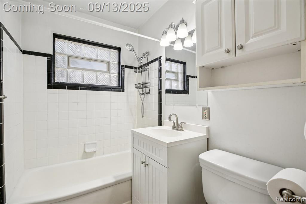 553 E Annabelle Avenue, Hazel Park, MI 48030 — Photo 10