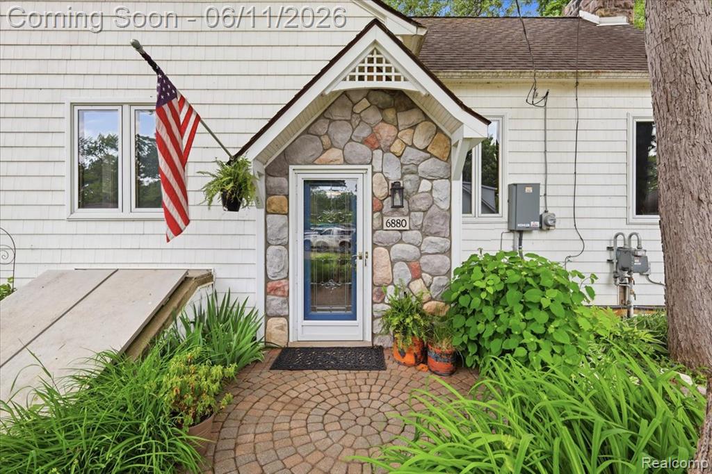 6880 Forestlawn Court, Waterford, MI 48327 — Photo 49