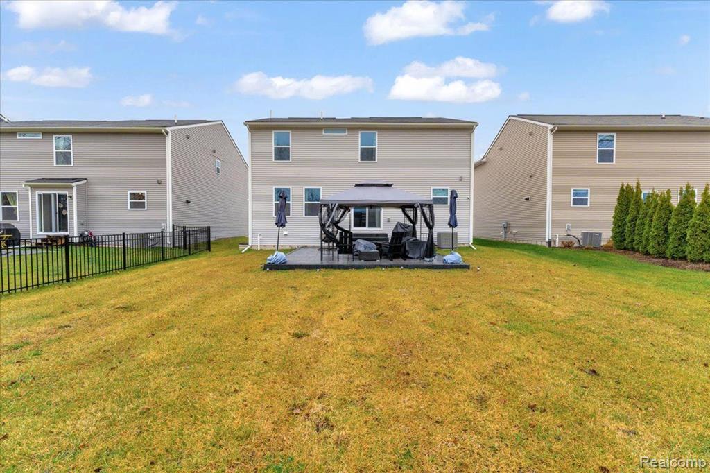 9556 NATURE VIEW Lane, Ypsilanti, MI 48197 — Photo 33