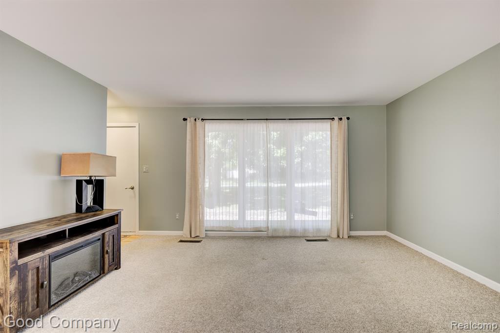 6327 Snow Apple Drive, Clarkston, MI — Photo 6