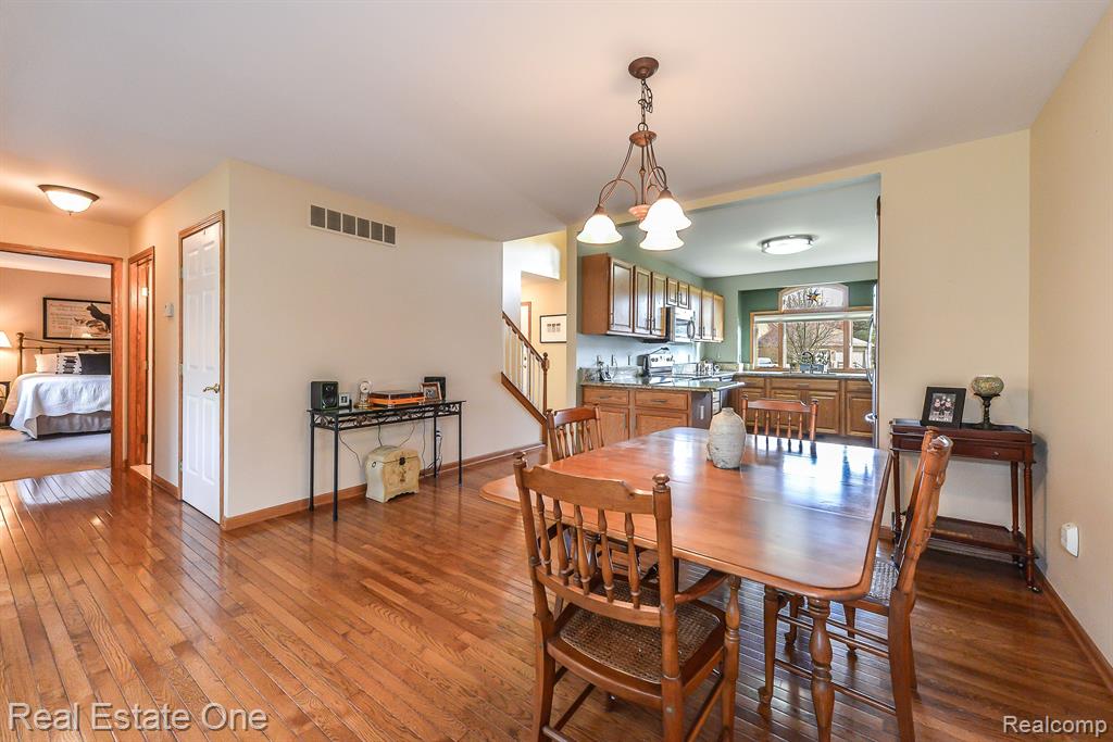 938 MILDRED J Court, Brighton, MI 48116 — Photo 11