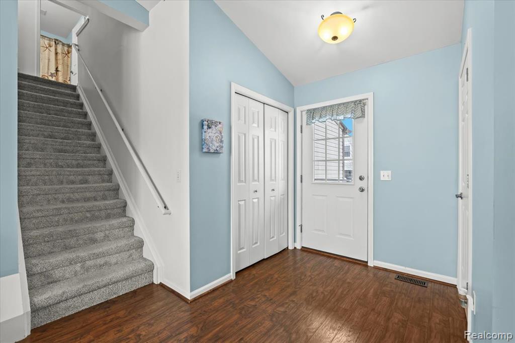 5071 Meadow Crest Circle, Holly, MI 48442 — Photo 3