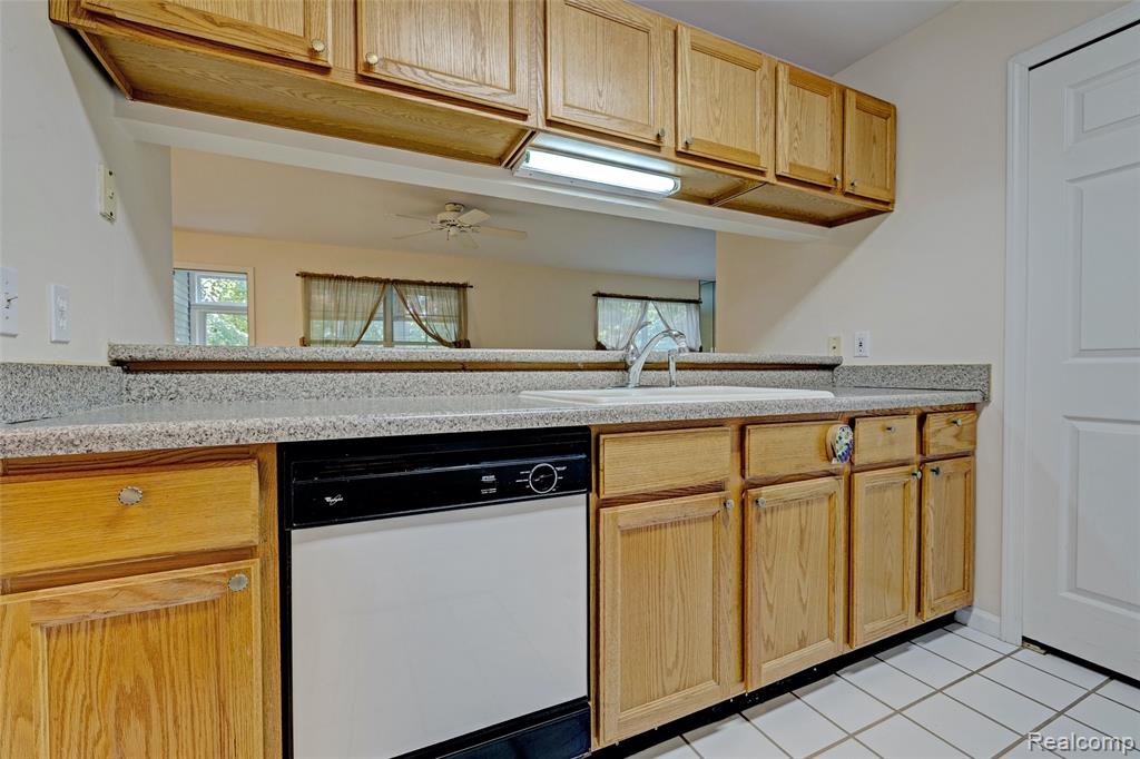 12364 Saint Andrews Way, 66, Fenton, MI 48430 — Photo 7