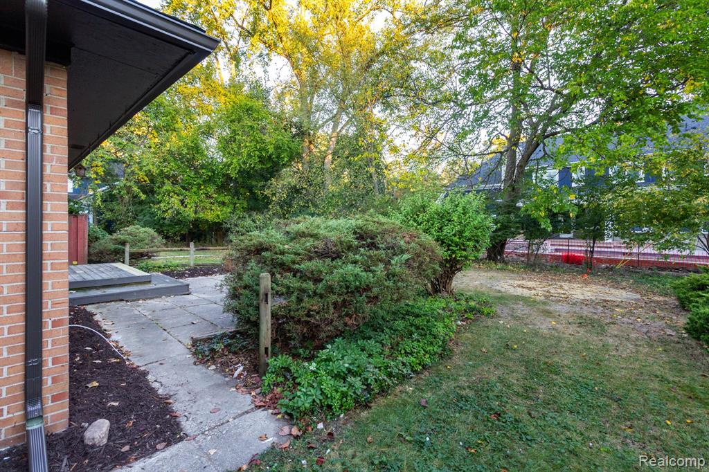 19332 Beverly Road, Beverly Hills, MI 48025 — Photo 31