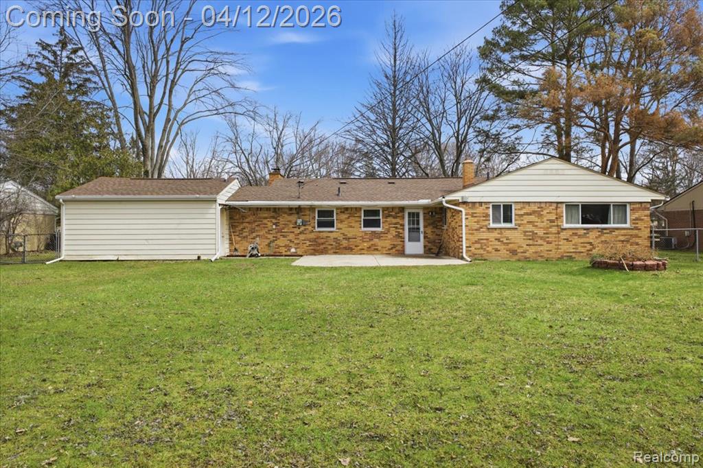 2455 Ivanhoe Drive, West Bloomfield, MI 48324 — Photo 35
