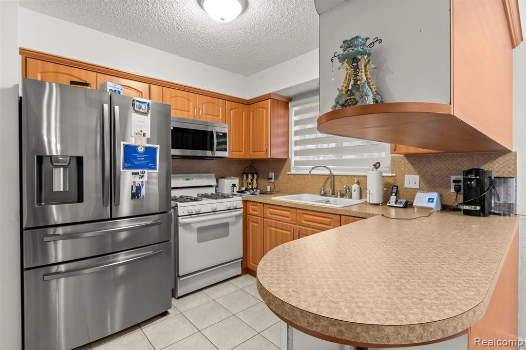 26611 Cecile Street, Dearborn Heights, MI 48127 — Photo 14