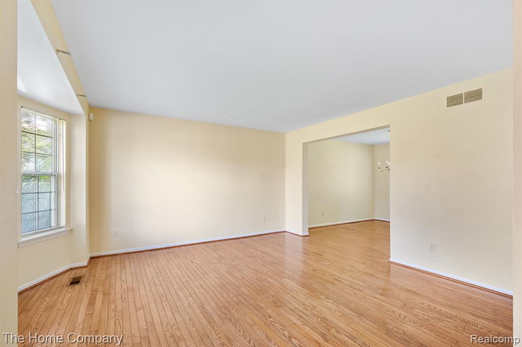 6868 Essex Court, Waterford, MI 48327 — Photo 6